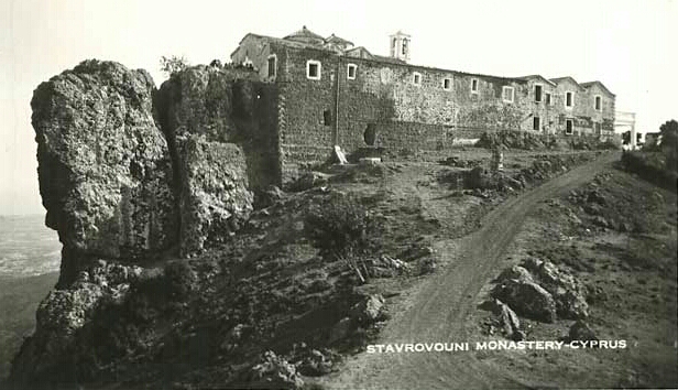 Стара пощенска картичка с манастира Ставровуни, около 1940 г.