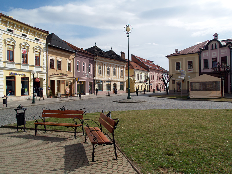 Цветните къщи на главния площад в Кежмарок