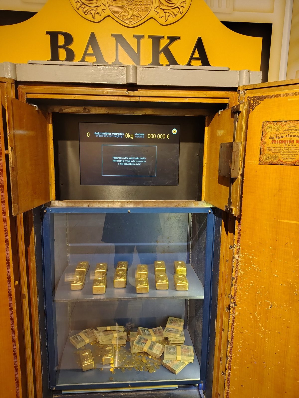 Вратата на трезора
